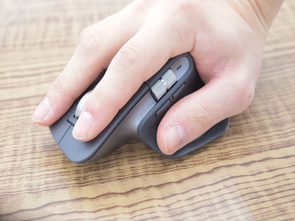 Logicool MX Master3の質感はラバー