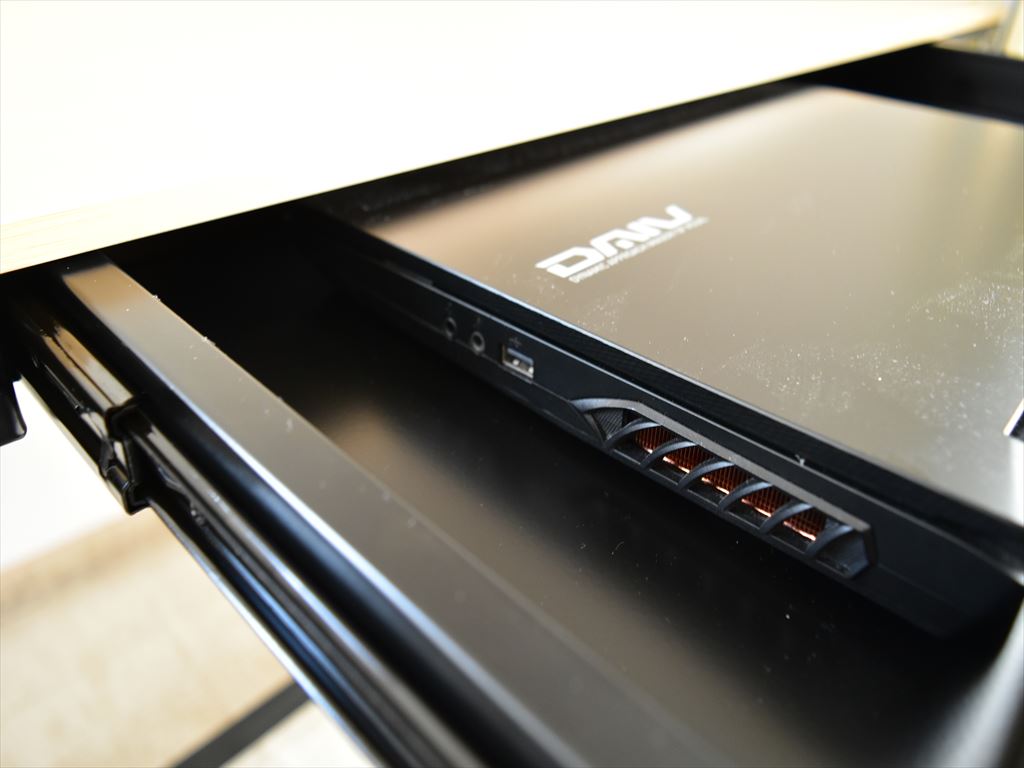 FLEXISPOT EB8Zの引き出しはノートOCが入る