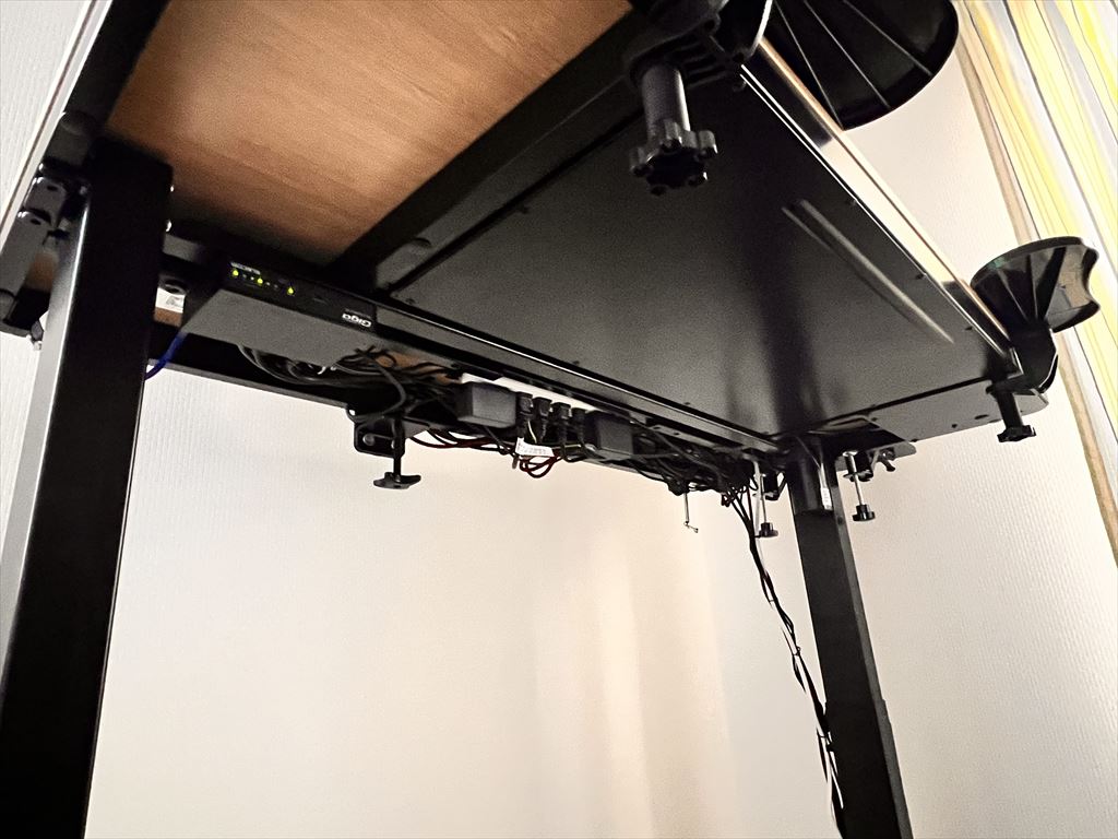 FLEXISPOT EB8Zの配線ができればスッキリしたゼスクになる