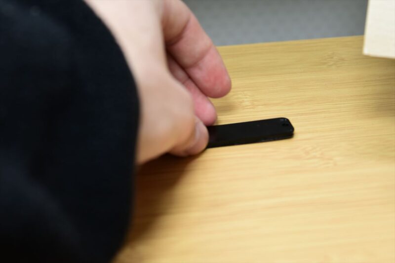 MOELIFE ケーブルホルダーは粘着力が強すぎて取り外しにくい