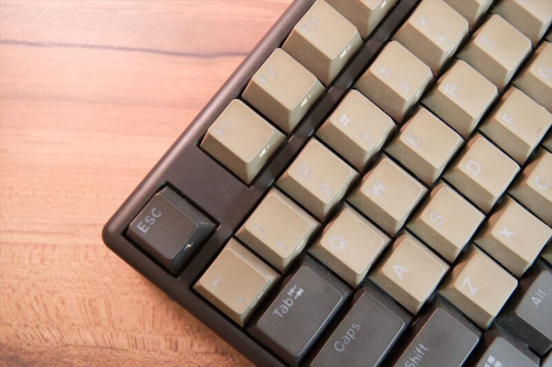 NIZキーボード plum Micro82 BLACK Bluetooth付 NiZ Micro82 静電容量無接点キーボード 有線・無線 白い