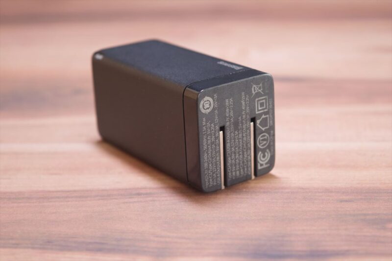 Baseus CCGAN65S2 収納時