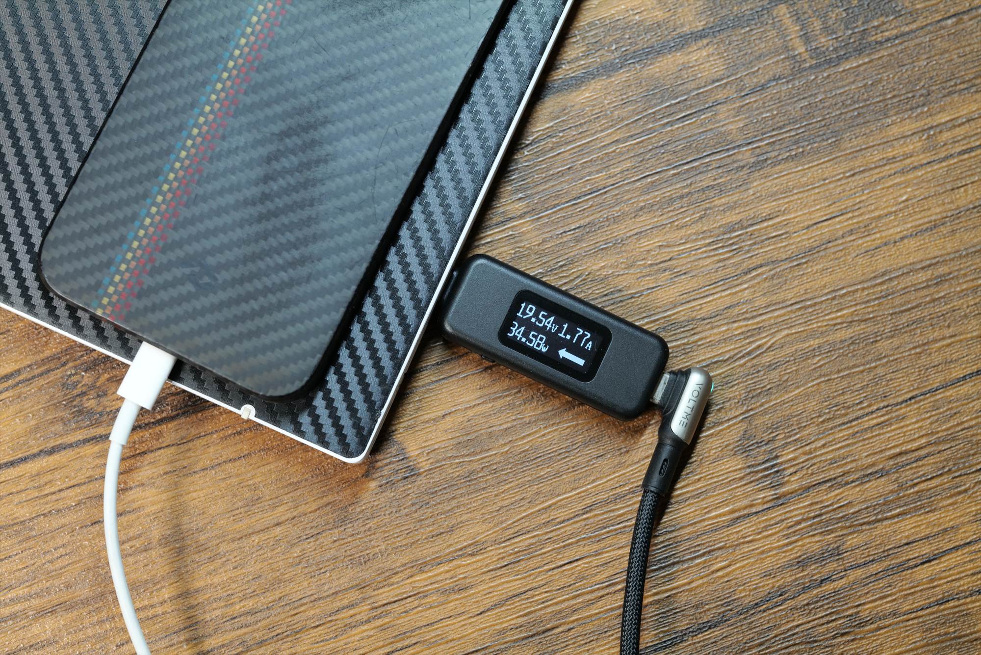 WindowsノートPCとiPhone13Proの充電時の出力(ノートPC)