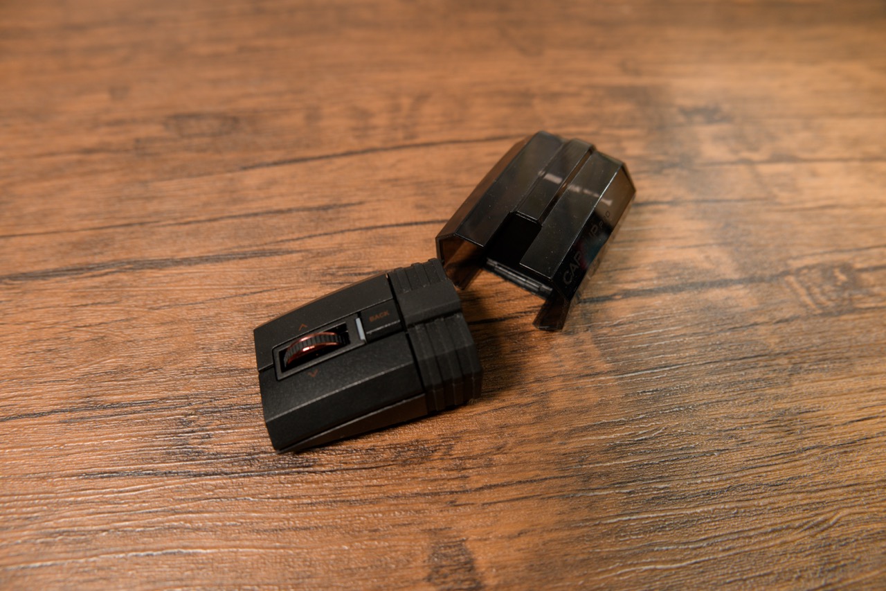 notebook-pc-travel-gadget-items-img3