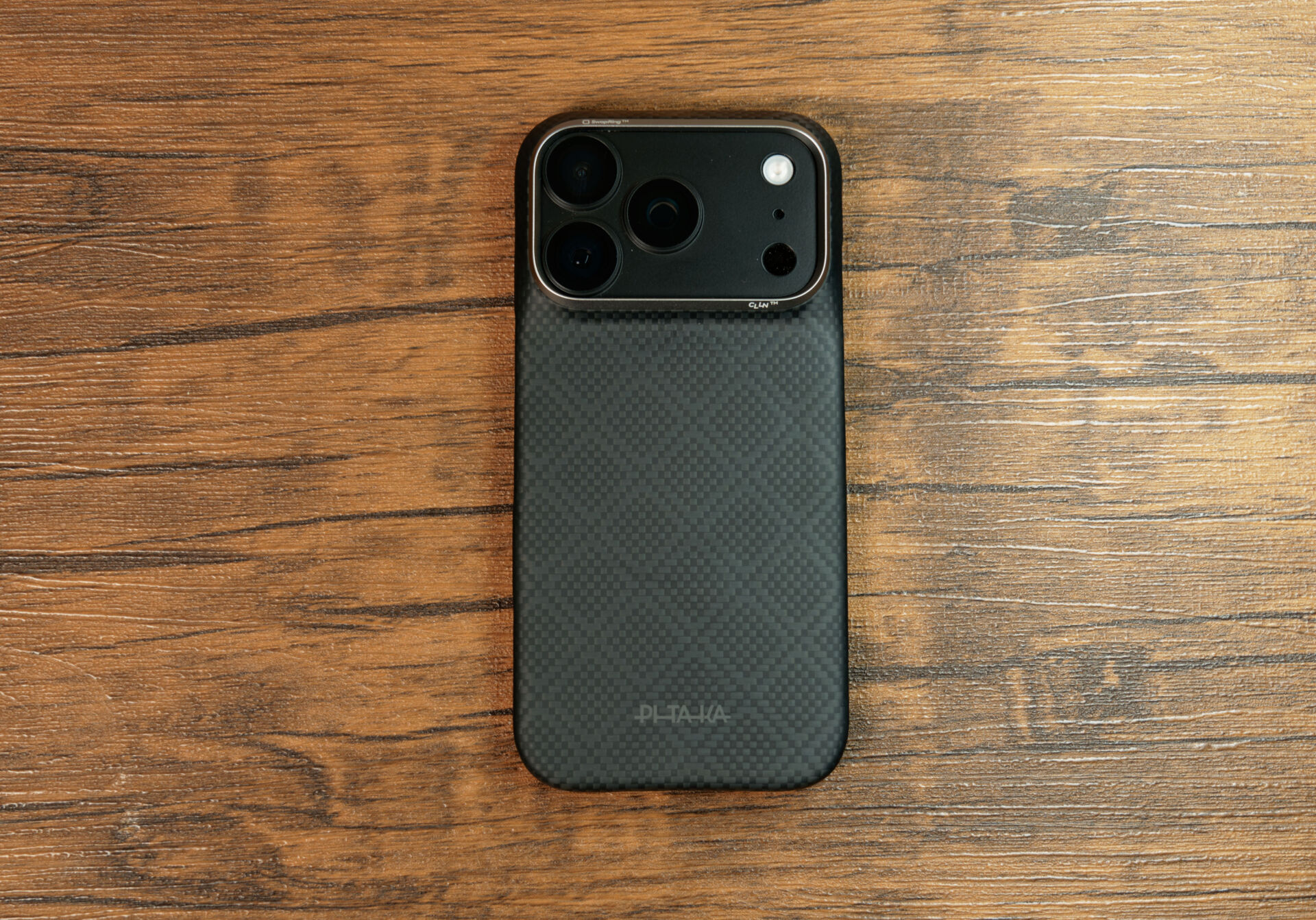 【PITAKA Edge Case】軽さと薄さに特化したiPhone 18 Proケースをレビュー